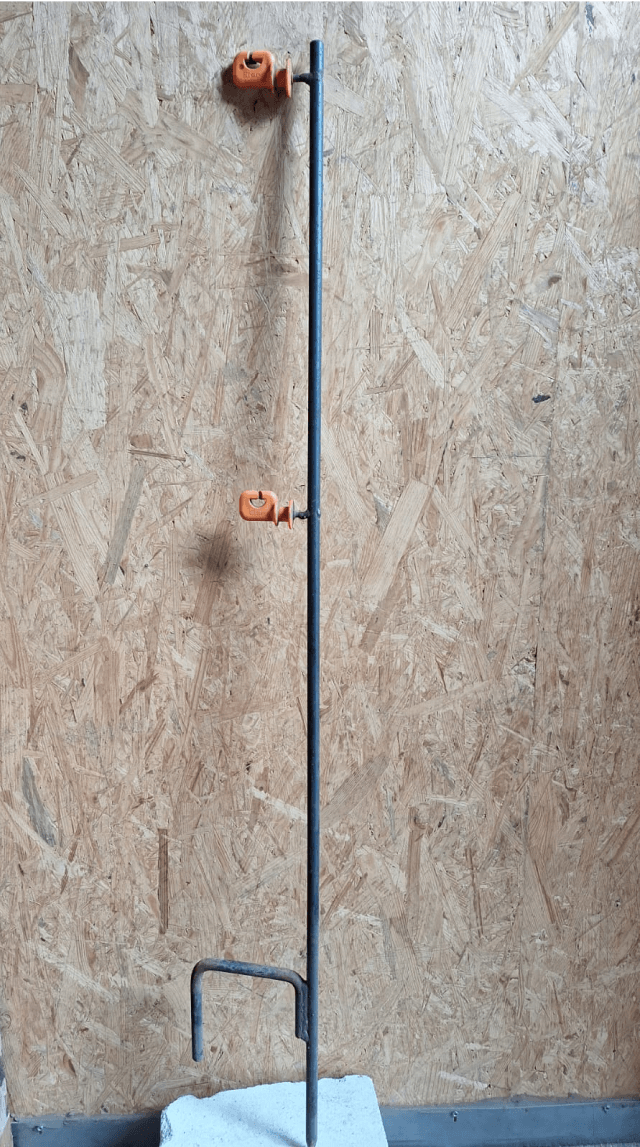 Pfosten mit 2 Isolatoren